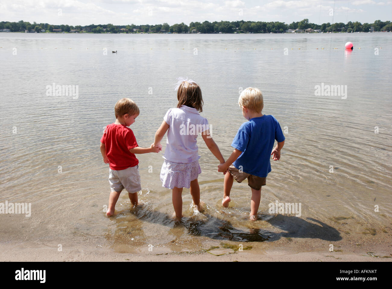 Orlando, Florida, aeropuerto, niños chicos chicos chicos niños arnés, correa,  correa, padre, padres, control, seguridad, FL060430015 Fotografía de stock  - Alamy