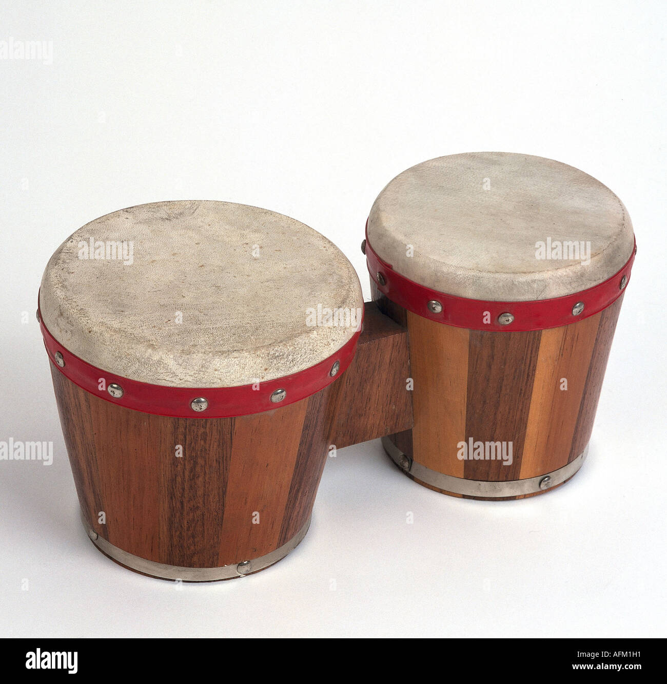 Música, Instrumentos, tambores, tambores Bongo, instrumento de percusión  Fotografía de stock - Alamy