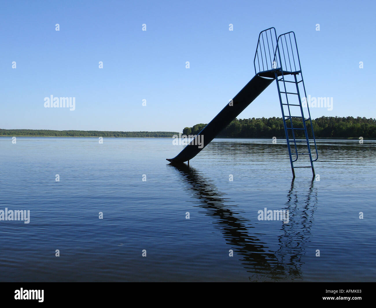 Playground deslizar en el agua Rutsche Wasser im Foto de stock