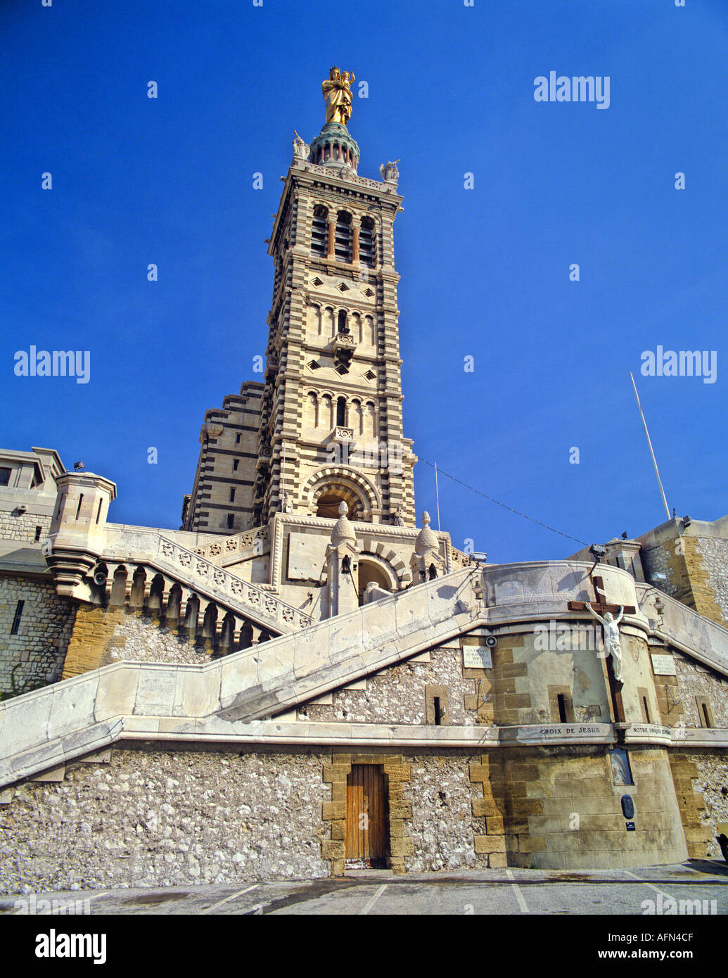 Basílica de Notre-Dame de la Garde de Marsella Francia Foto de stock