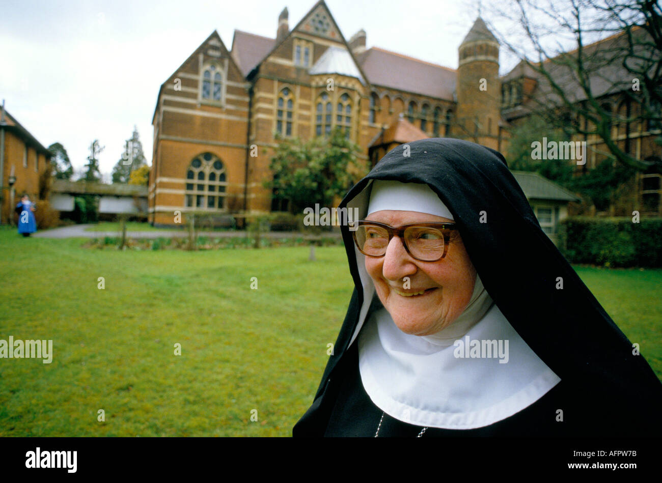 Madre Abad Rosemary, en St Mary at the Cross, Edgware Abbey, una comunidad benedictina anglicana. Middlesex Reino Unido 1980 1989. HOMER SYKES Foto de stock