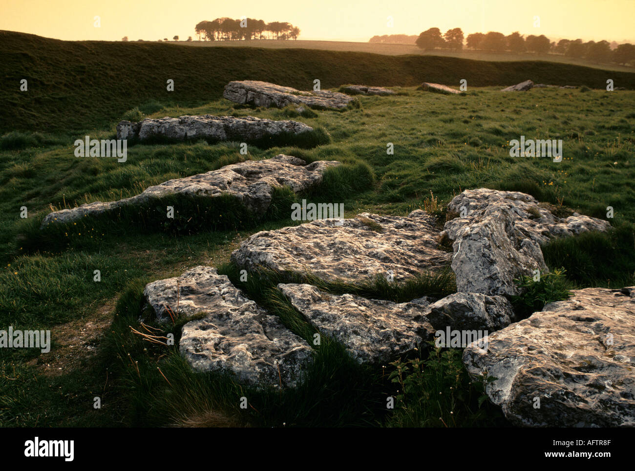 Arbor Low Youlgreave Derbyshire Reino Unido. Un círculo prehistórico de piedra de la edad en el Distrito de los Picos ahora cayó con el banco de henge circundante. HOMER SYKES Foto de stock