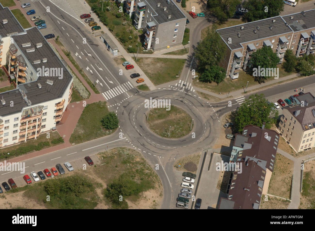 Foto aérea de la rotonda en un suburbio de Varsovia Polonia Foto de stock