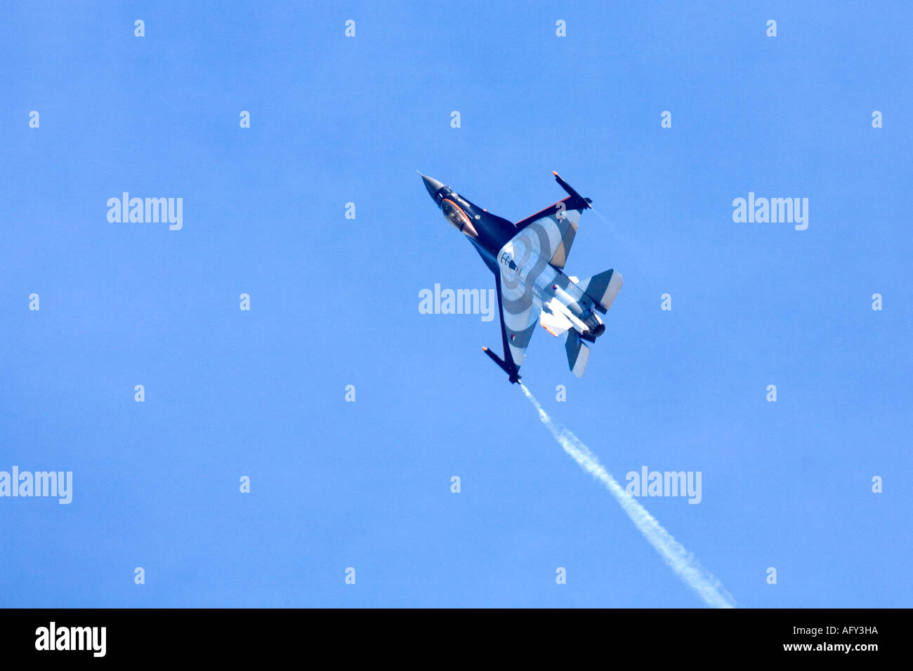 General Dynamics F-16AM combates Falcon de 306 Escuadrón de la Fuerza Aérea Real de los Países Bajos Volkel Fairford Air Show 2006 Foto de stock