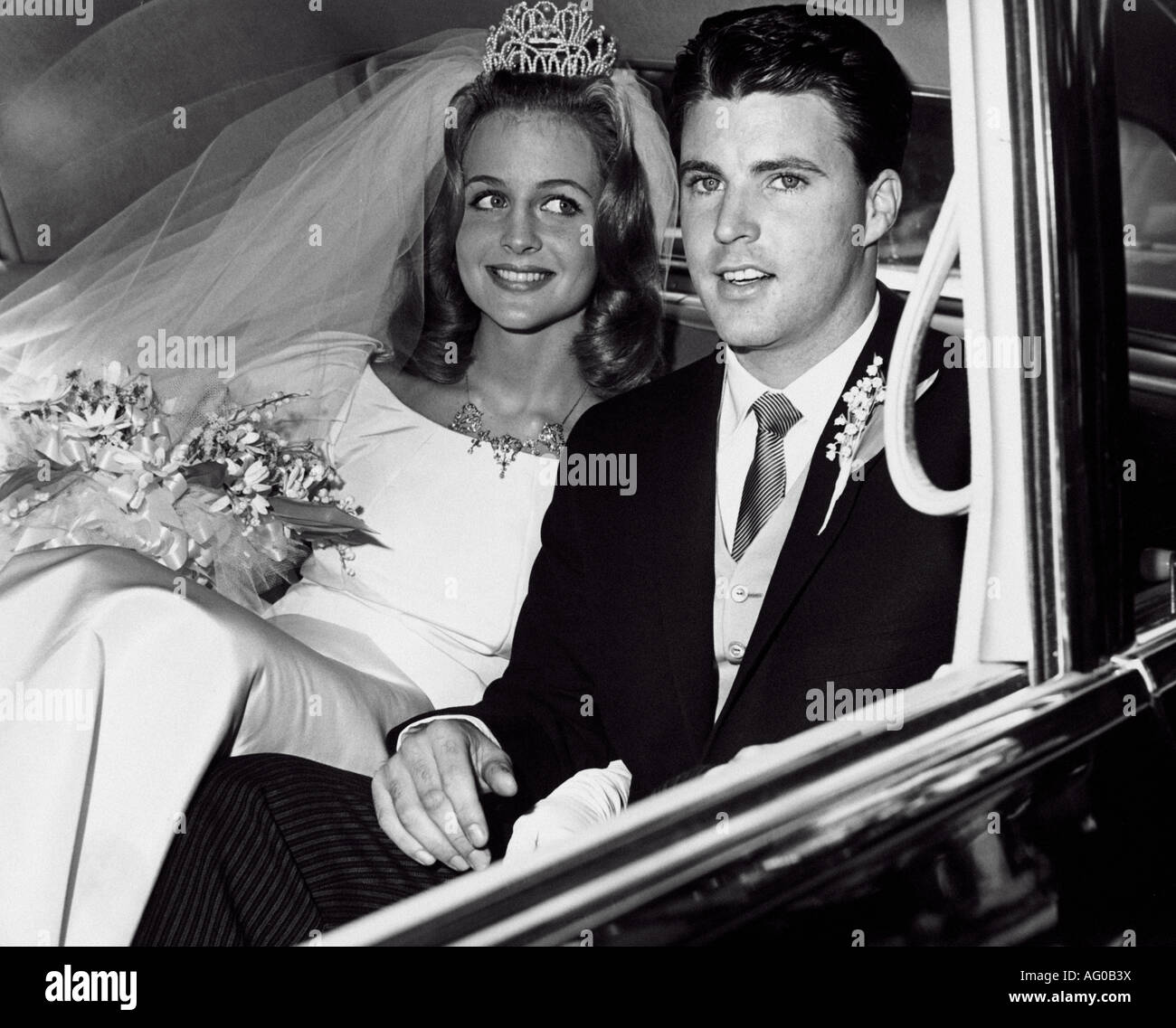 RICKY NELSON cantante pop estadounidense en su boda en Los Angeles en abril de 1963, a la edad de 18 años, Kristin Harmon Foto de stock