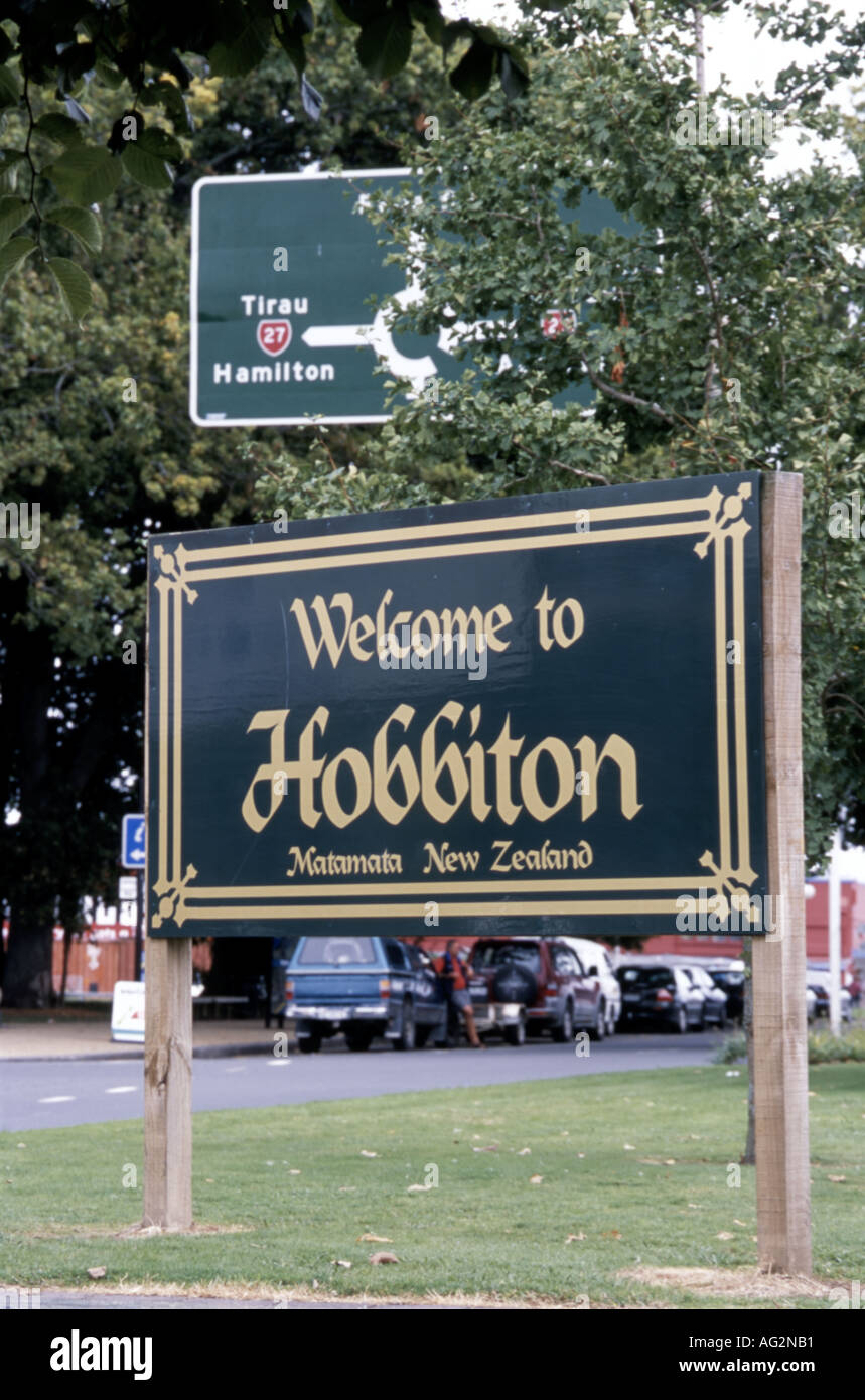 Signo Hobbiton en el pueblo de Matamata Waikato Nueva Zelanda cerca de el Señor de los anillos film location Foto de stock