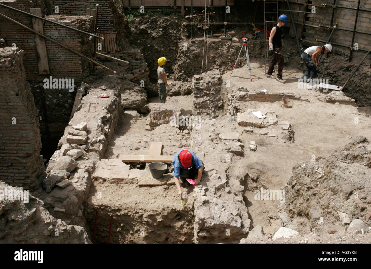 Excavación arqueológica, Foro, Roma Foto de stock