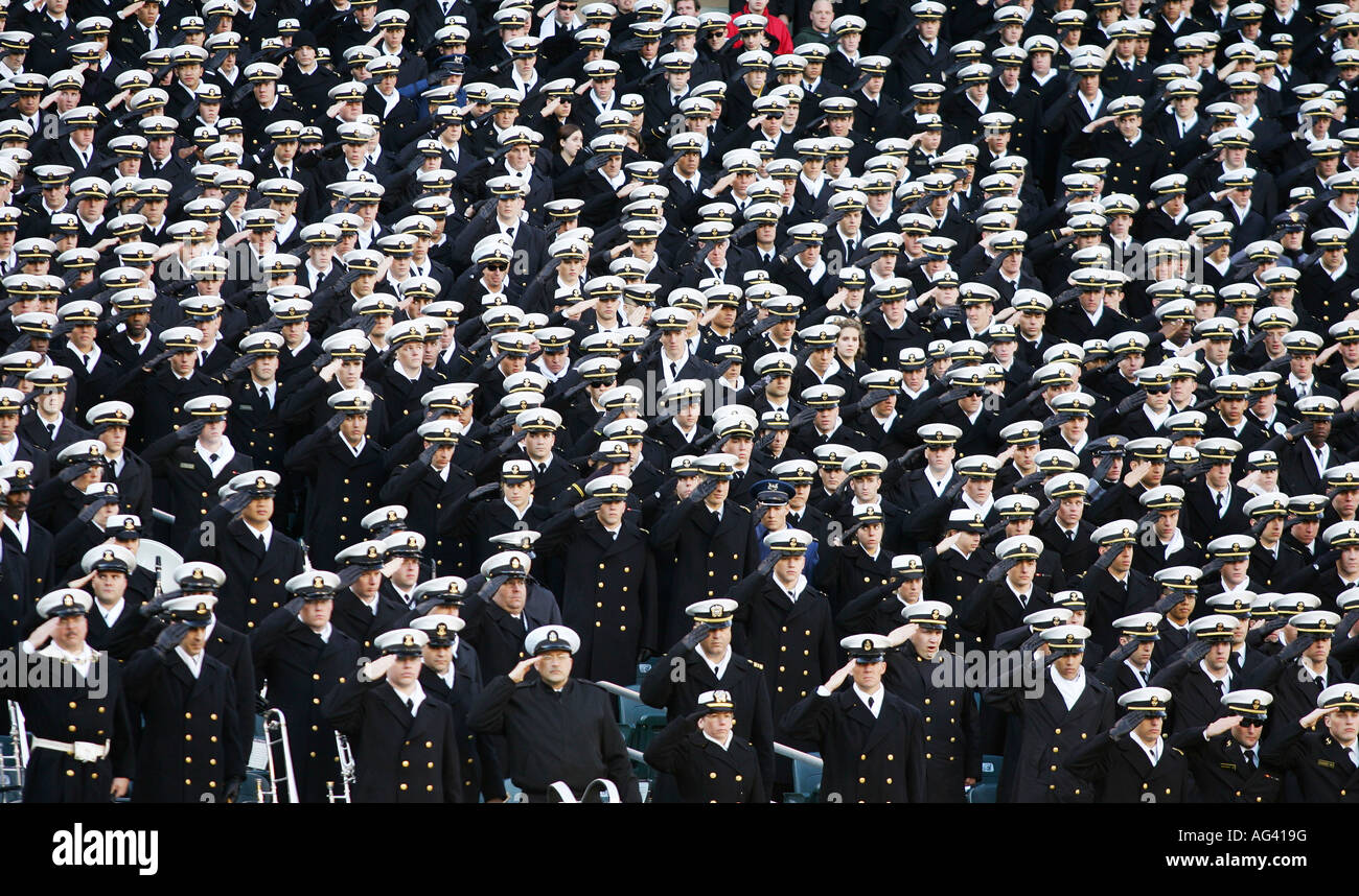 La marina saludar a un partido de fútbol en la marina del ejército philidelphia Foto de stock