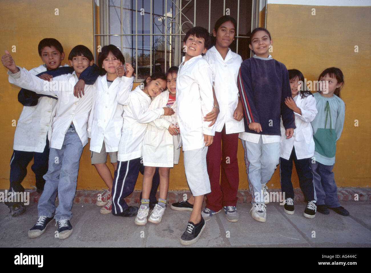 Los alumnos de una escuela primaria rural en Córdoba Argentina Fotografía  de stock - Alamy