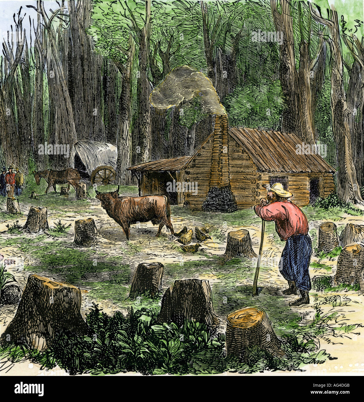 Pioneer talar árboles de la tierra alrededor de su cabaña. Xilografía coloreada a mano. Xilografía coloreada a mano Foto de stock