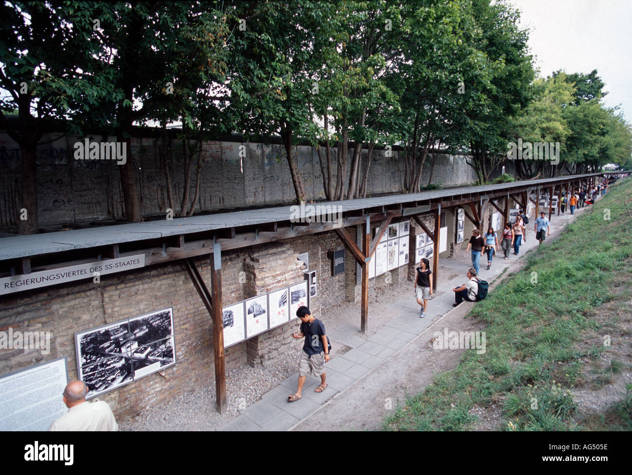 Parte del Museo de Topografía del Terror en los restos del sótano de la Gestapo en 2003, Berlín, alemán Foto de stock