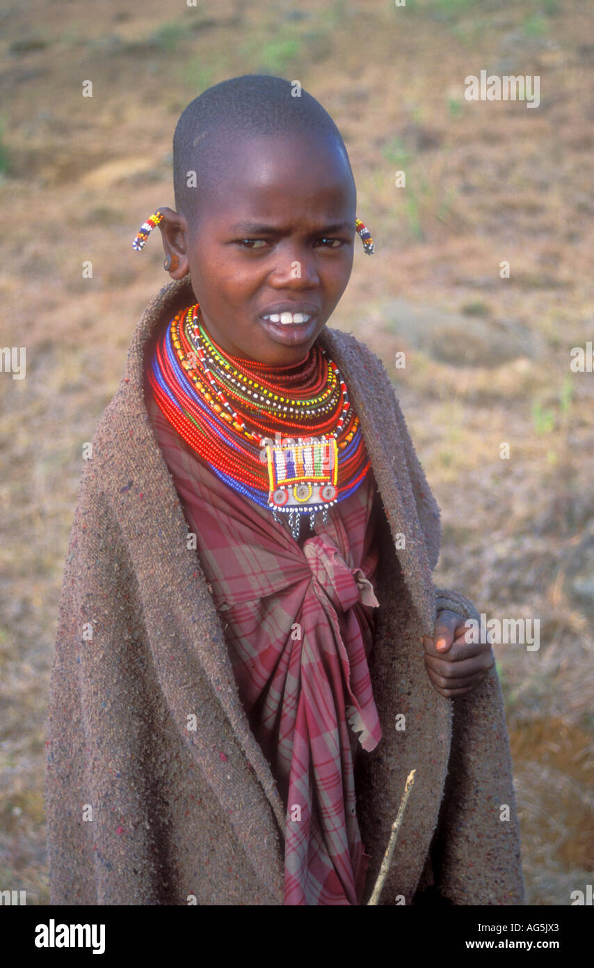 Kenia Turkana chica en traje tradicional África tribal Fotografía de stock  - Alamy