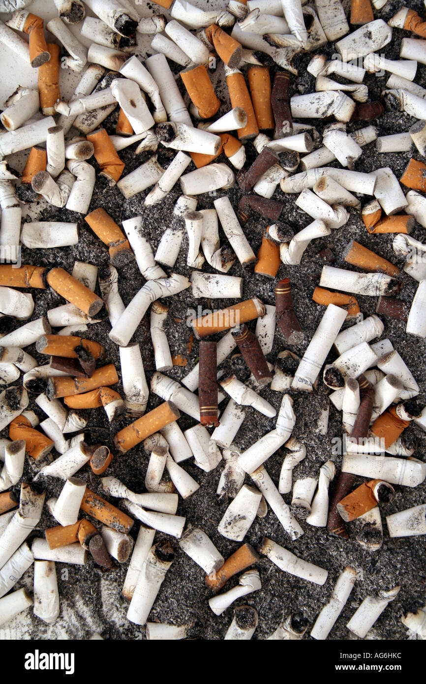 Final de cigarrillos fag final Foto de stock