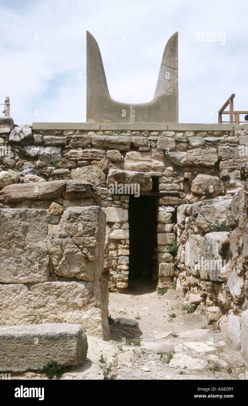 Símbolo de la fertilidad de los toros bocinas en el Palacio del Rey Minos, Creta, Grecia Foto de stock