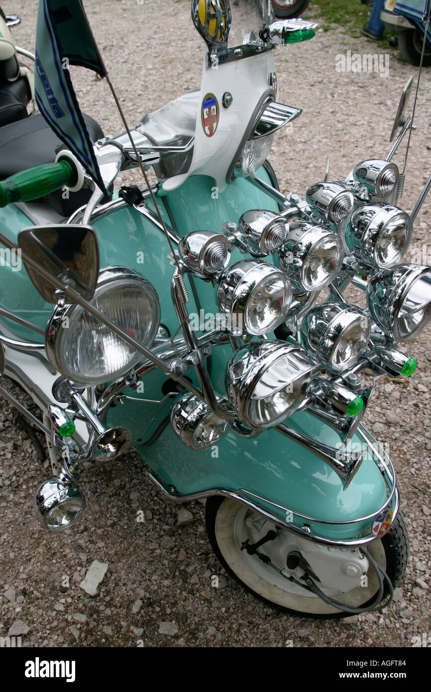 Lambretta en scooter rally celebrado en cerraduras dobles pub Exeter