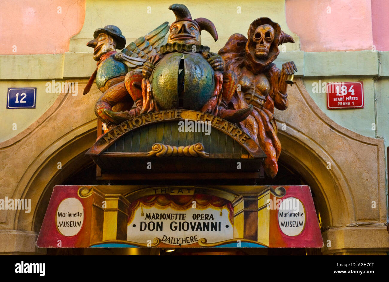 Puppet show prague Fotos e Imágenes de stock Alamy