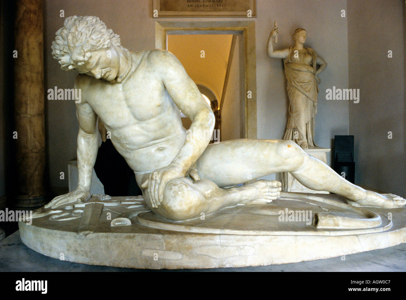 Roma. Italia. Museos Capitolinos, muriendo Gladiador Galo Esta es una copia romana de un original griego de la 3a.C. Foto de stock
