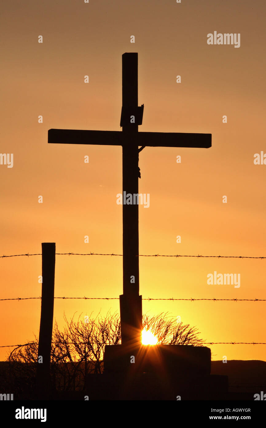 Jn5666 Painet cruz de Cristo Jesús 20070427 sunset Spring Valley cemetary coloridos paisajes rurales sky saskatchewan país Foto de stock