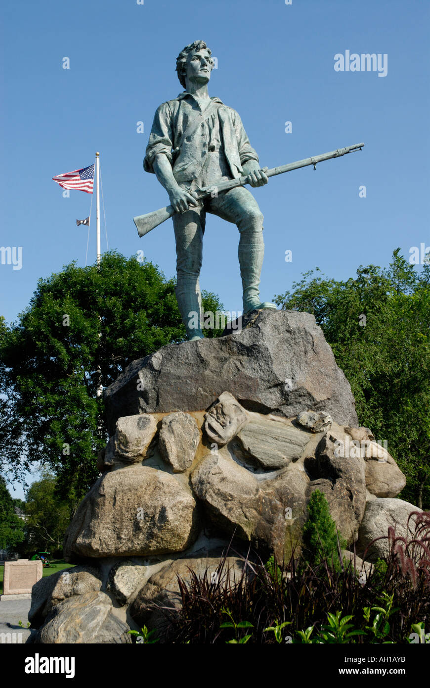 Estatua Memorial del capitán John Parker en Lexington Battle Green sitio del comienzo de la Revolución Americana Foto de stock