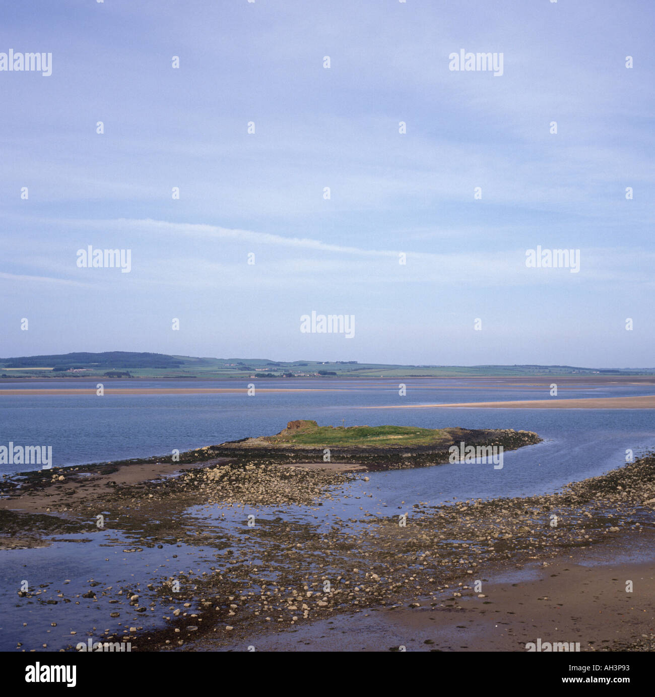 St Cuthbert s Isla Lindisfarne en Northumberland Inglaterra Foto de stock