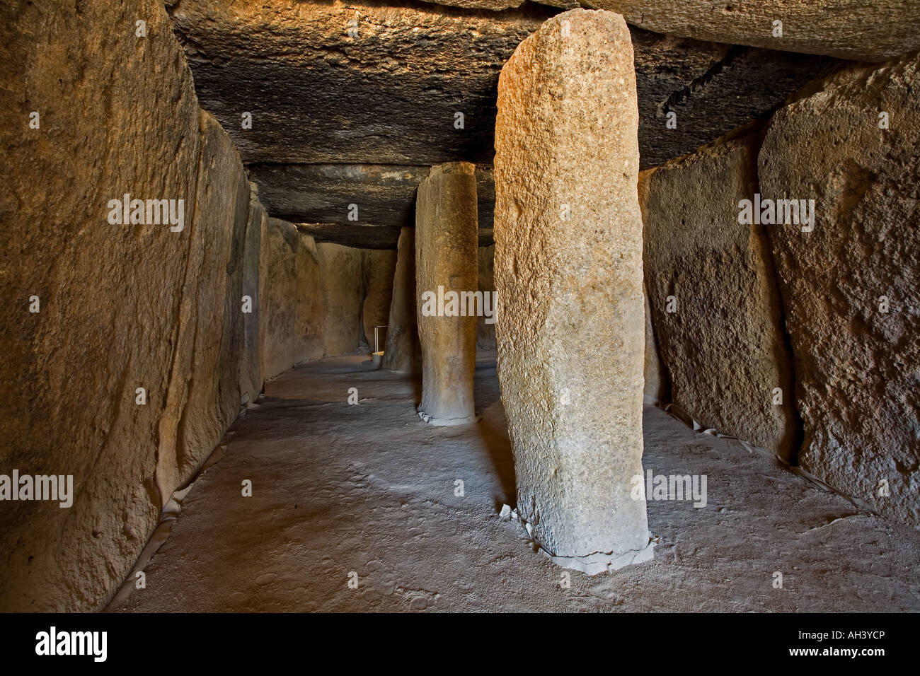 El Dolmen de Menga, monumento Monolithilc, Antequera, España. Foto de stock