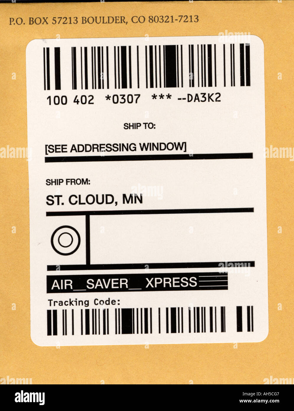 Paquete Etiqueta de envío dirección mostrando el peso y código postal  Fotografía de stock - Alamy