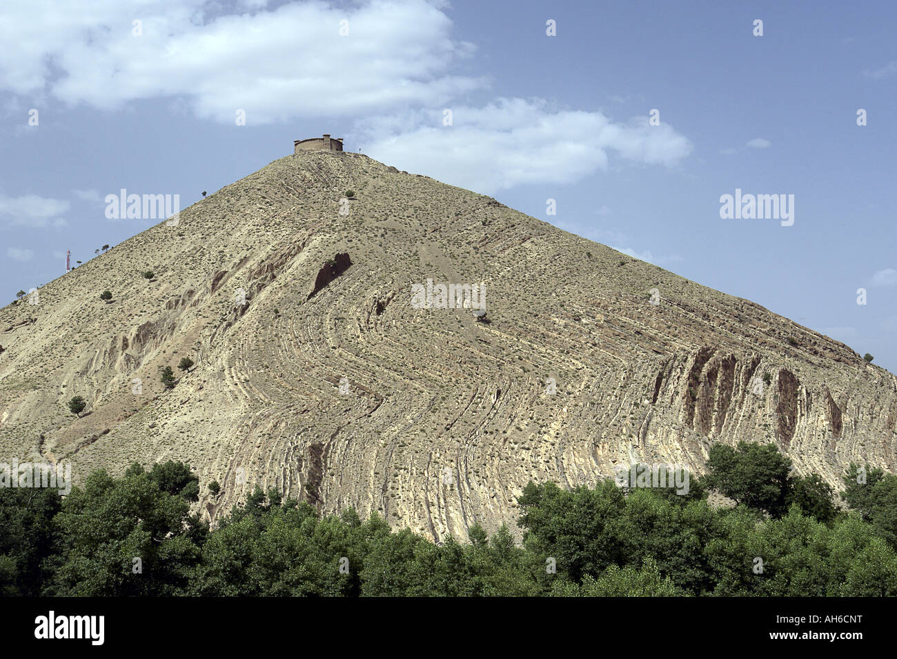 En la cima de la colina Sidi Moussa granero Aït Bouguemez Valle Alto Atlas región Marruecos Foto de stock