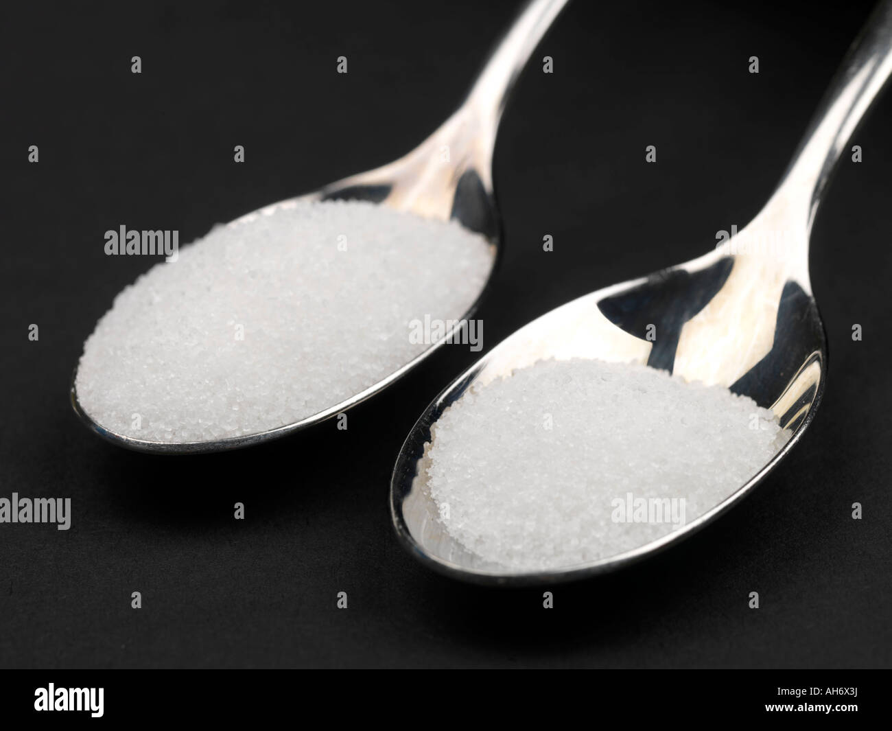 Cucharas de azucar cucharaditas blancas fotografías e imágenes de alta