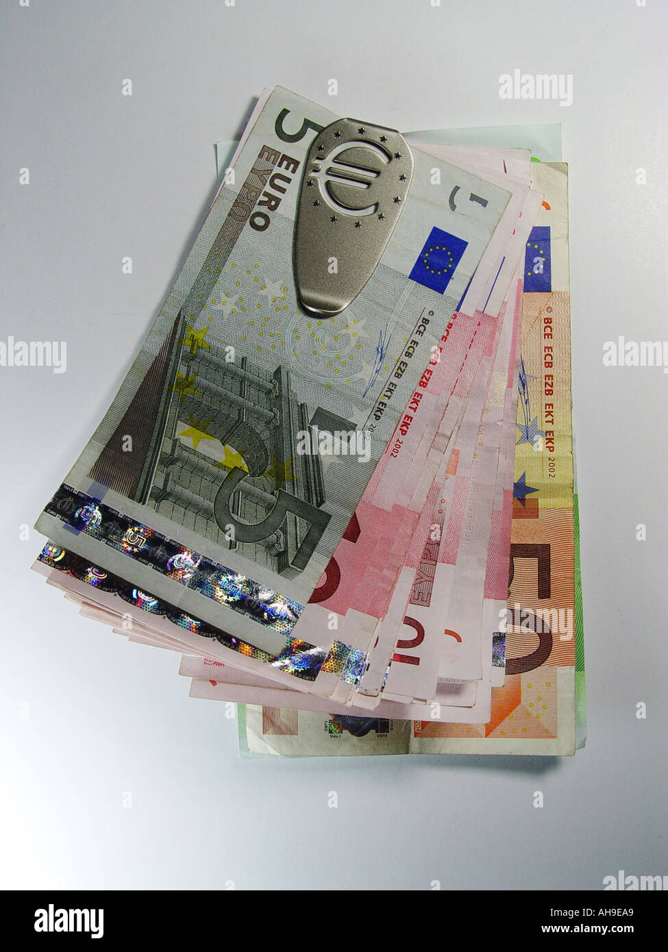 Euronotes con money clip de corbata Foto de stock