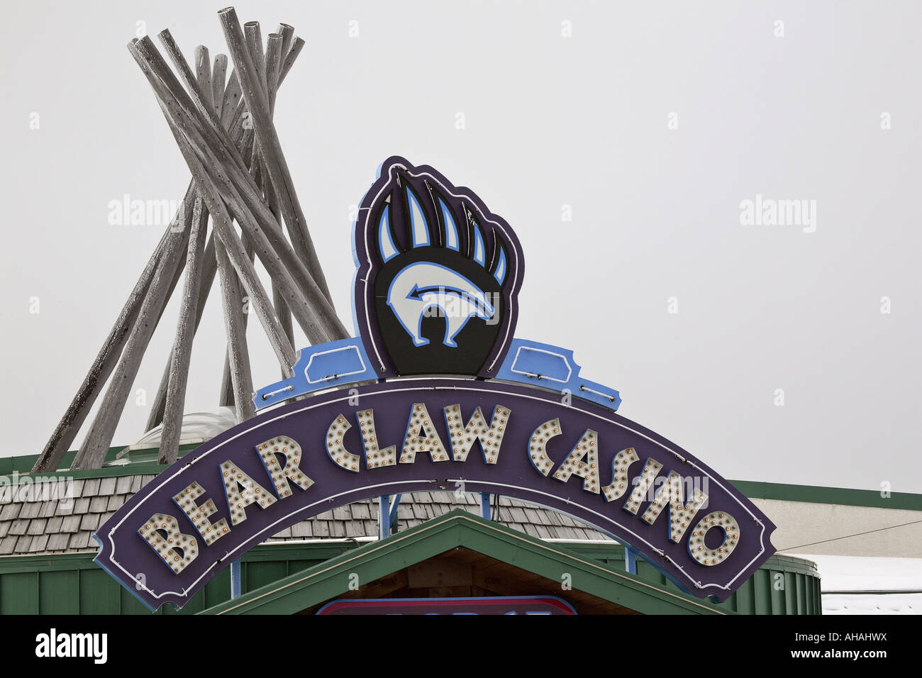 Jl7216 Painet signo casino reserva india White Bear Claw Saskatchewan Canadá 5 primeras naciones viaje color digital horizontal Foto de stock