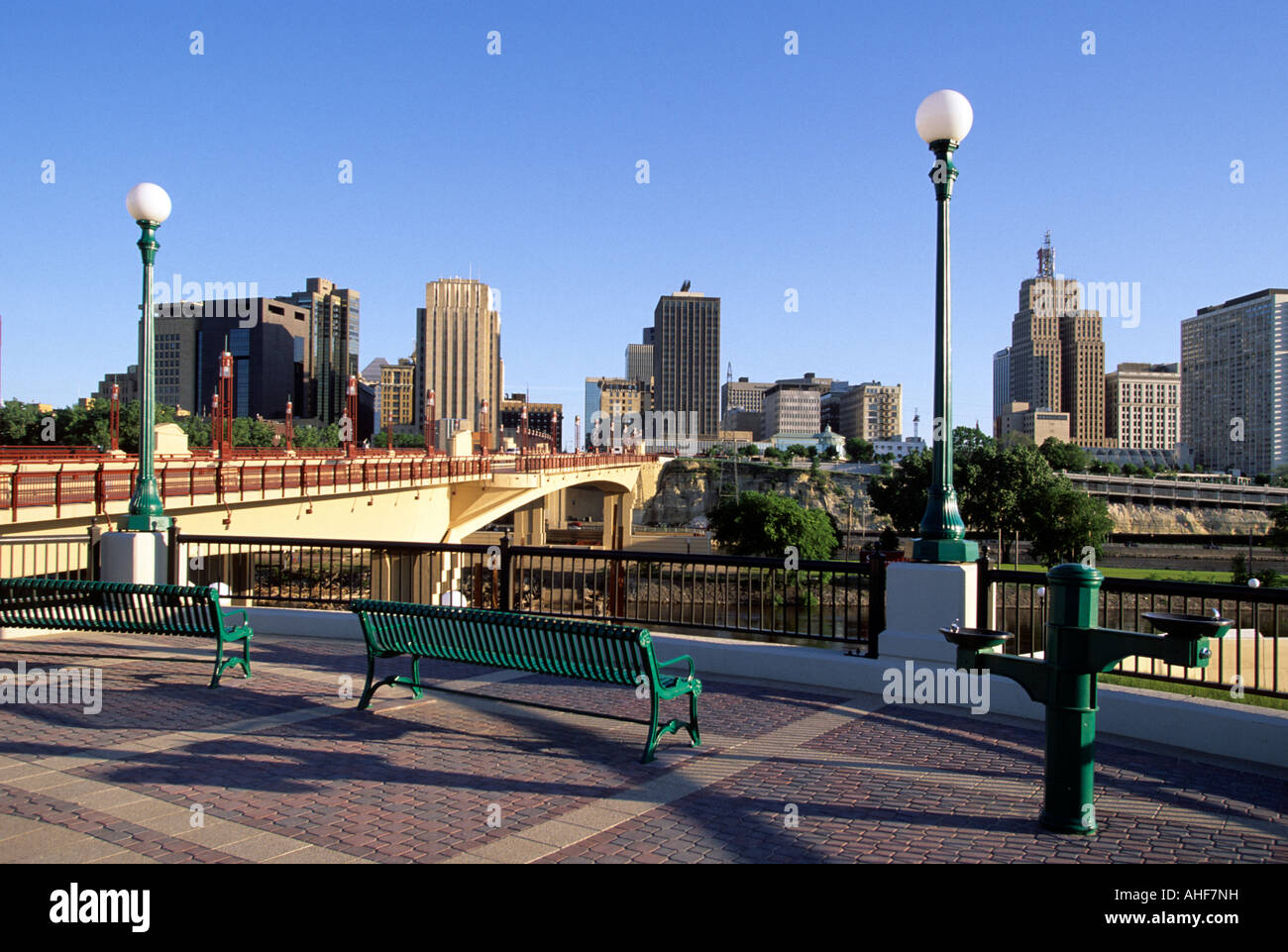 Pasarela peatonal r o Mississippi WABASHA Street Bridge y el