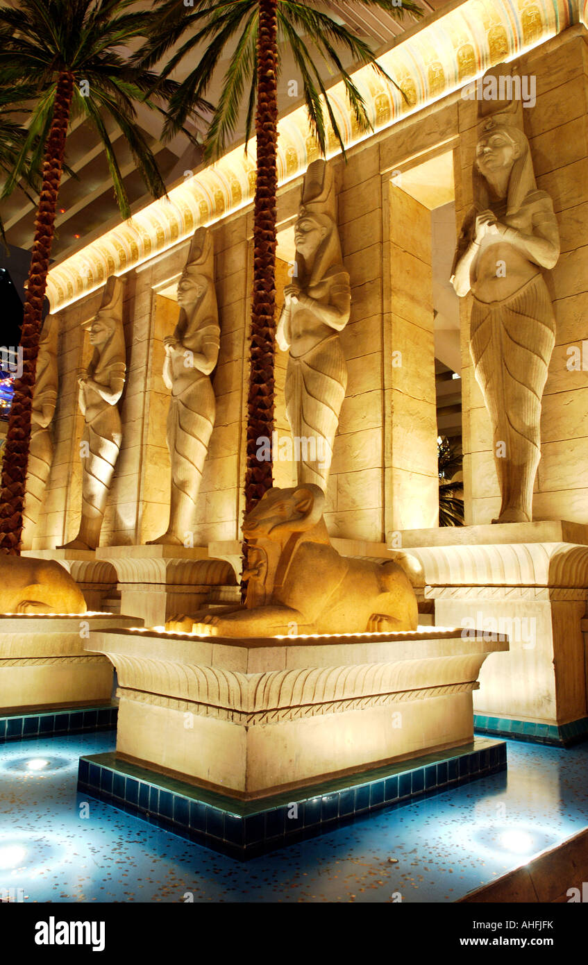 El interior del hotel Luxor Las Vegas Foto de stock