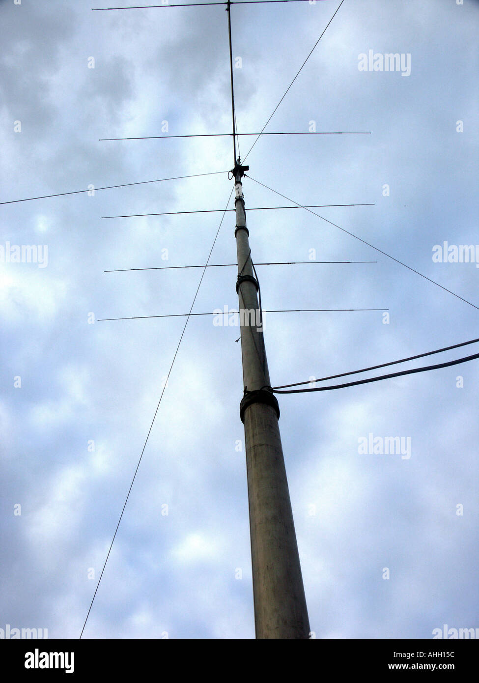 Tareas del hogar infierno conformidad La antena de la radio de jamón utilizados por los radioaficionados para  comunicarse en todo el mundo Fotografía de stock - Alamy