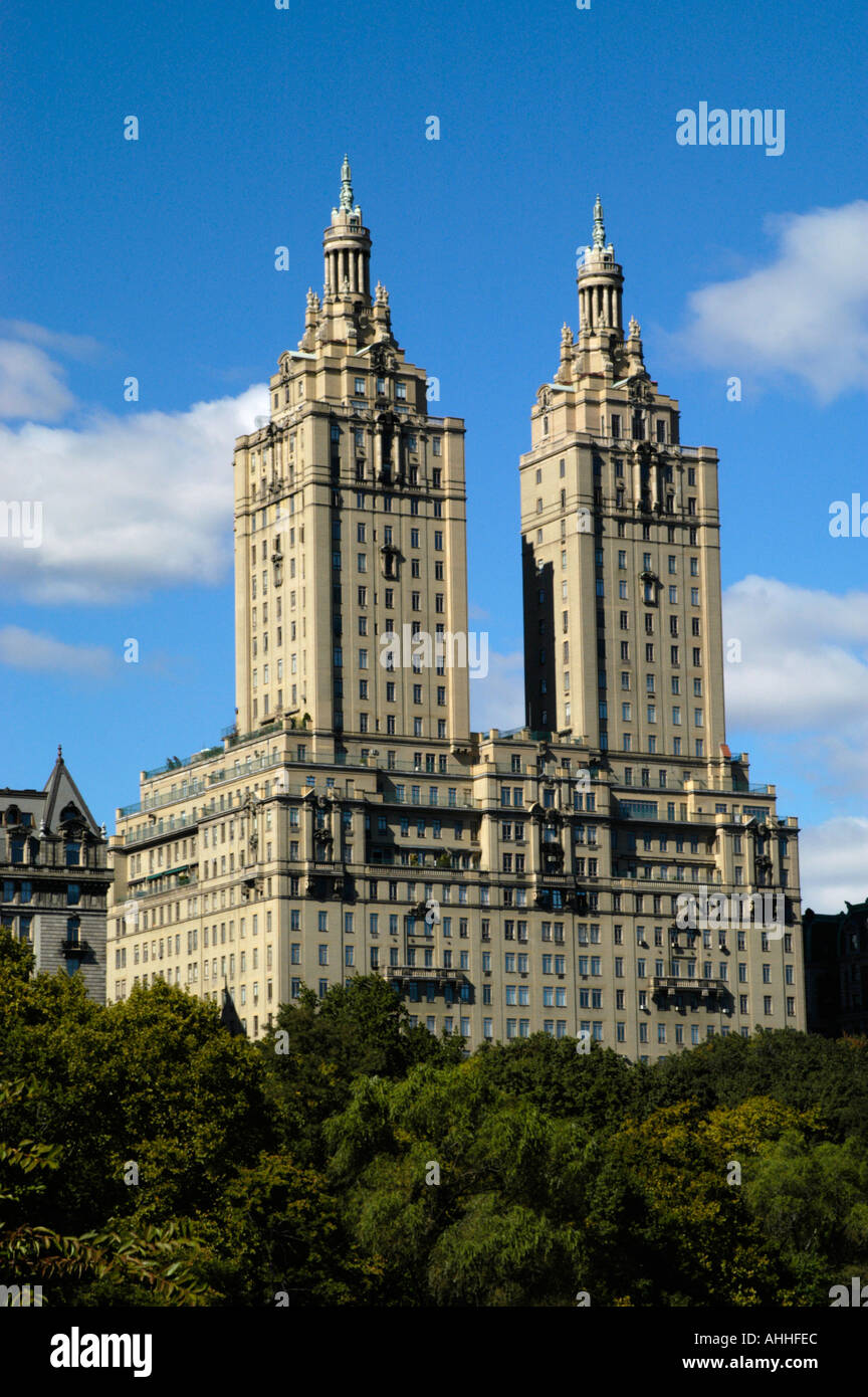 El edificio San Remo, la ciudad de Nueva York, EE.UU. Foto de stock