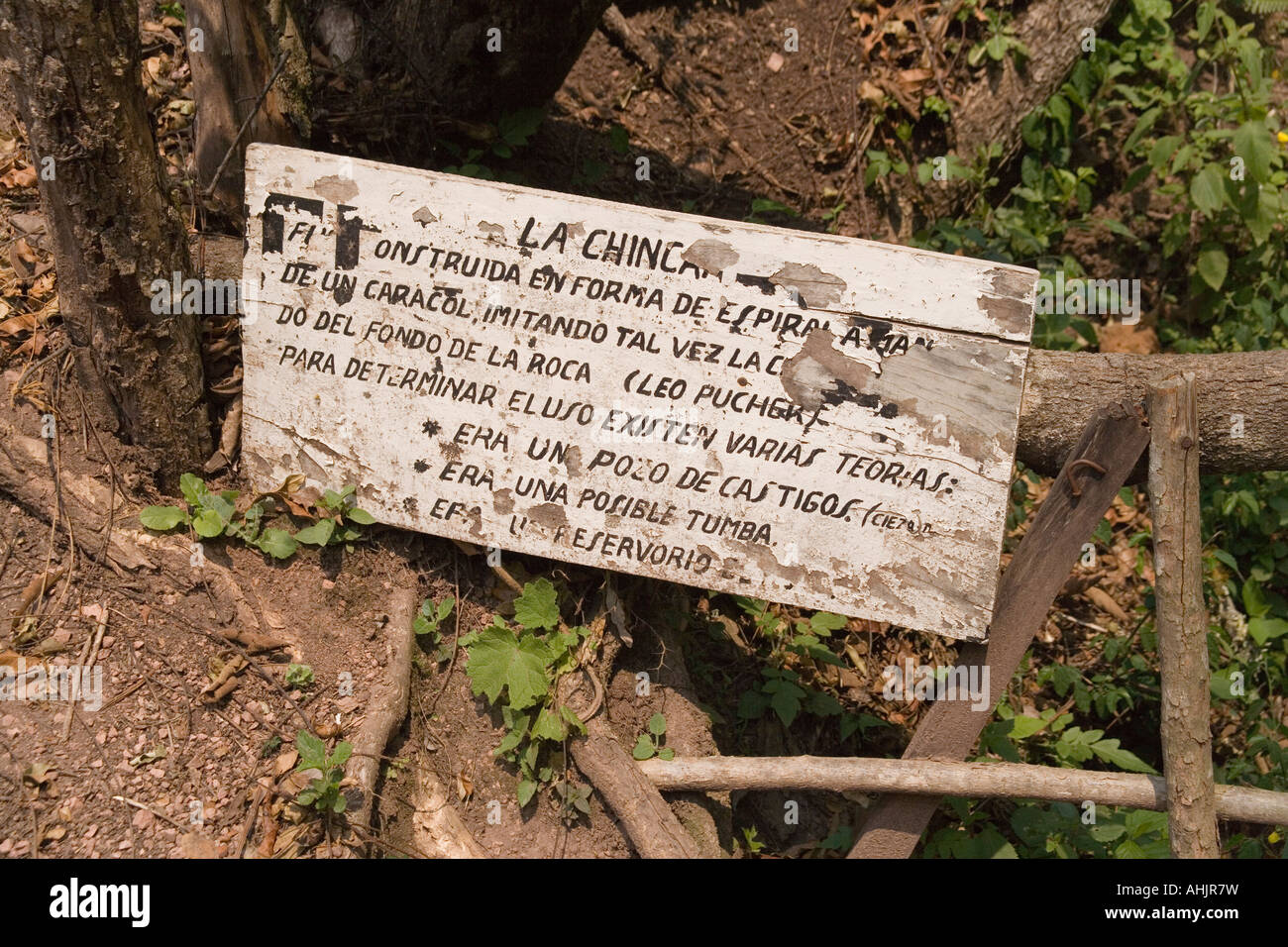 La Chinkana, un pozo profundo en las ruinas arqueológicas de El Fuerte