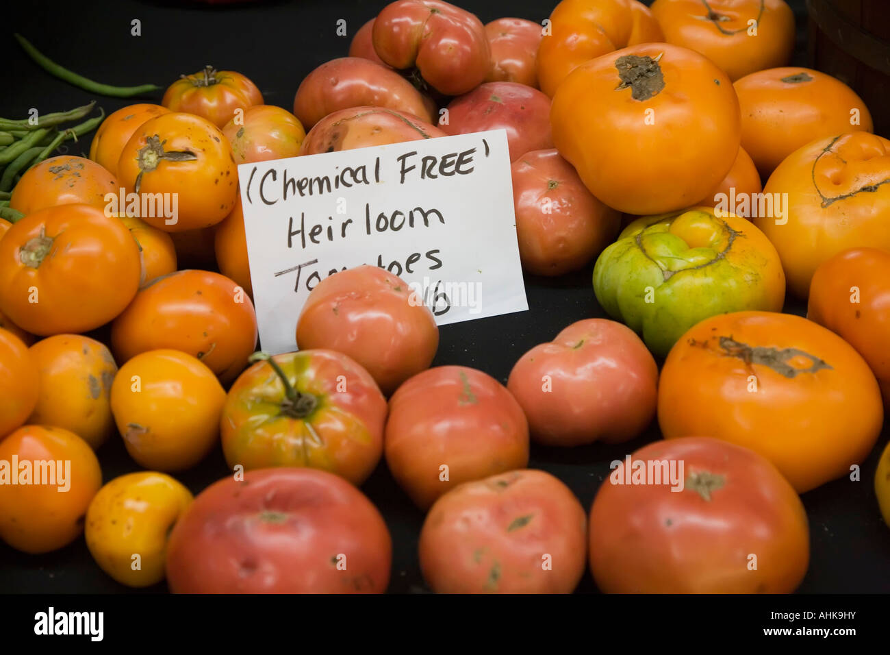 Elkhart Indiana tomates reliquia libre de sustancias químicas a la venta en el mercado de los granjeros del Medio Oeste Foto de stock