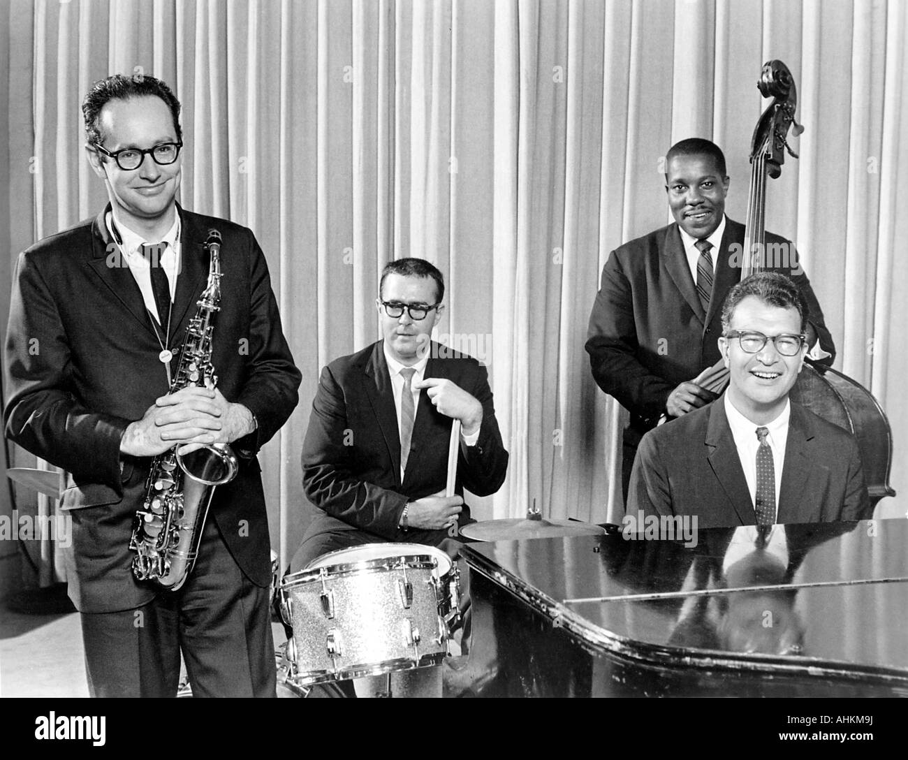 DAVE BRUBECK músico de jazz de EE.UU. En el piano con de izquierda Paul  Desmond, Joe Morello, Gene Wright Fotografía de stock - Alamy
