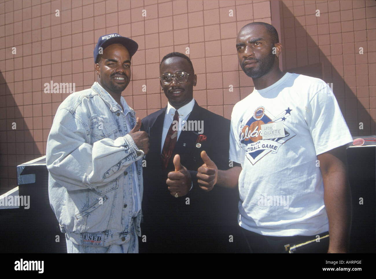 Crips y Bloods pandilleros uniendo después de los disturbios de 1992