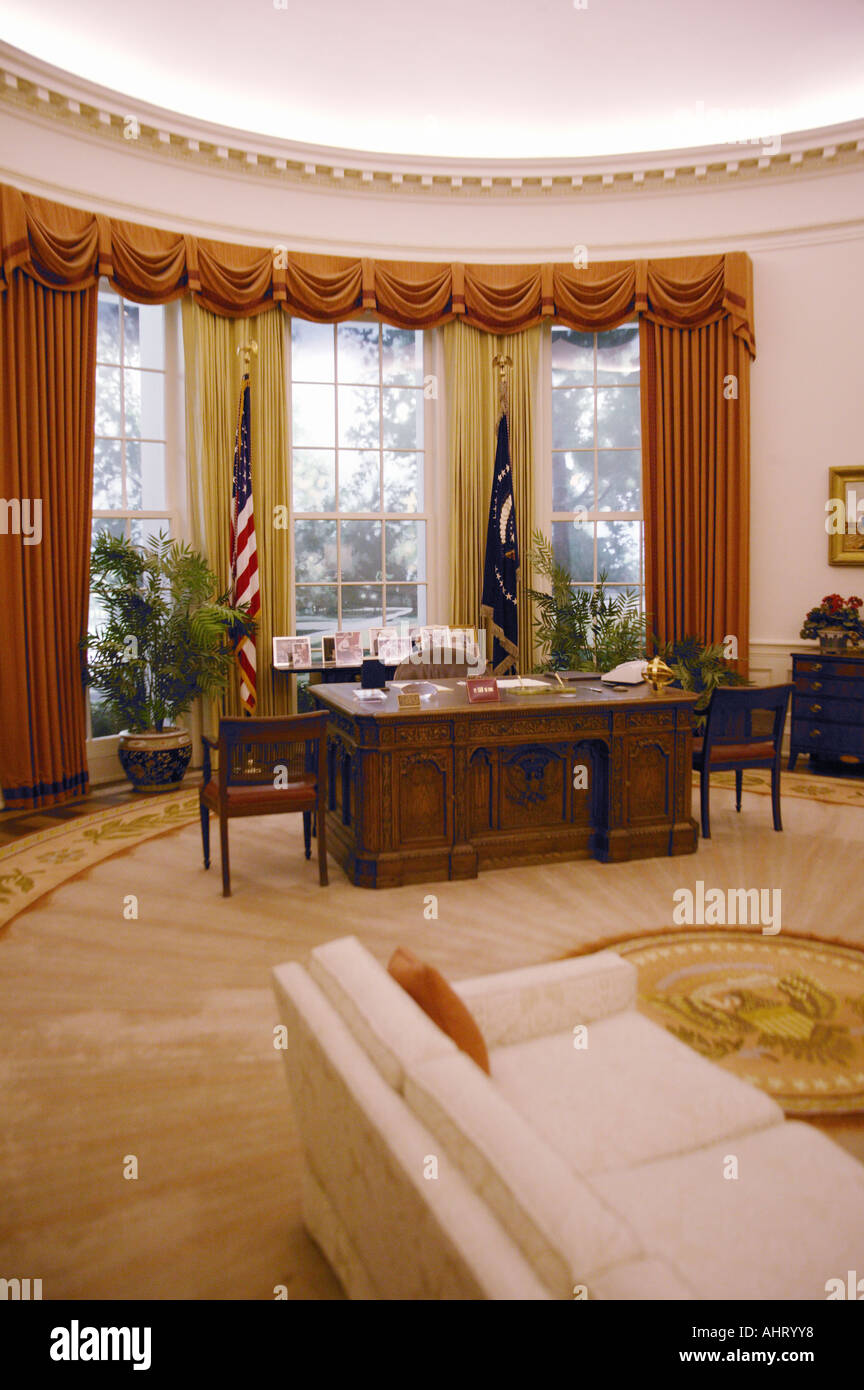 Réplica de la Oficina Oval de la Casa Blanca en la Biblioteca Presidencial Ronald Reagan W Foto de stock