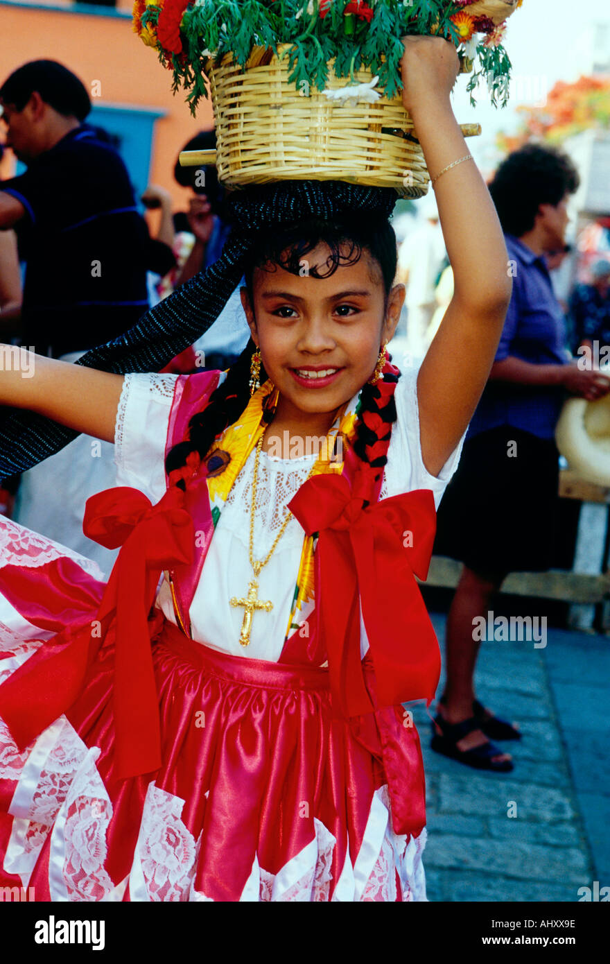 La niña mexicana murgas bailarín, Guelaguetza, Festival, ciudad capital, Oaxaca de Juárez, Oaxaca, México Foto de stock