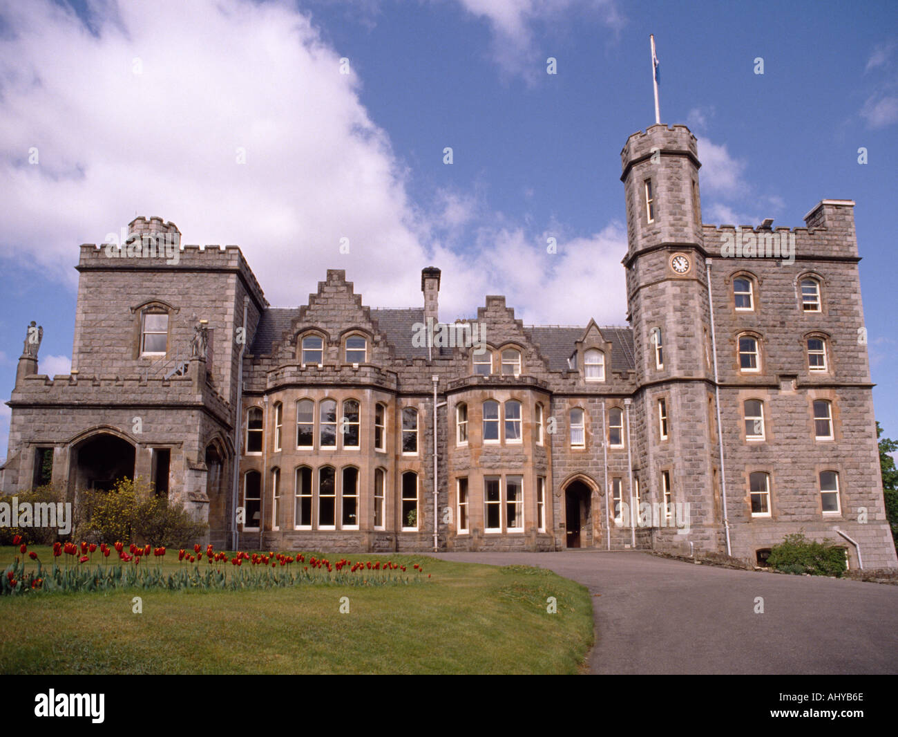 Inverlochy Castle Hotel en Fort William, en Escocia en Gran Bretaña en el Reino Unido. La historia de la arquitectura histórica de Escocia Foto de stock