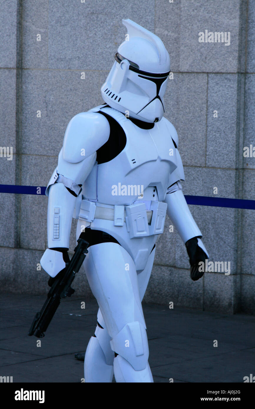 Star Wars stormtrooper en traje completo Londres Inglaterra Fotografía de  stock - Alamy