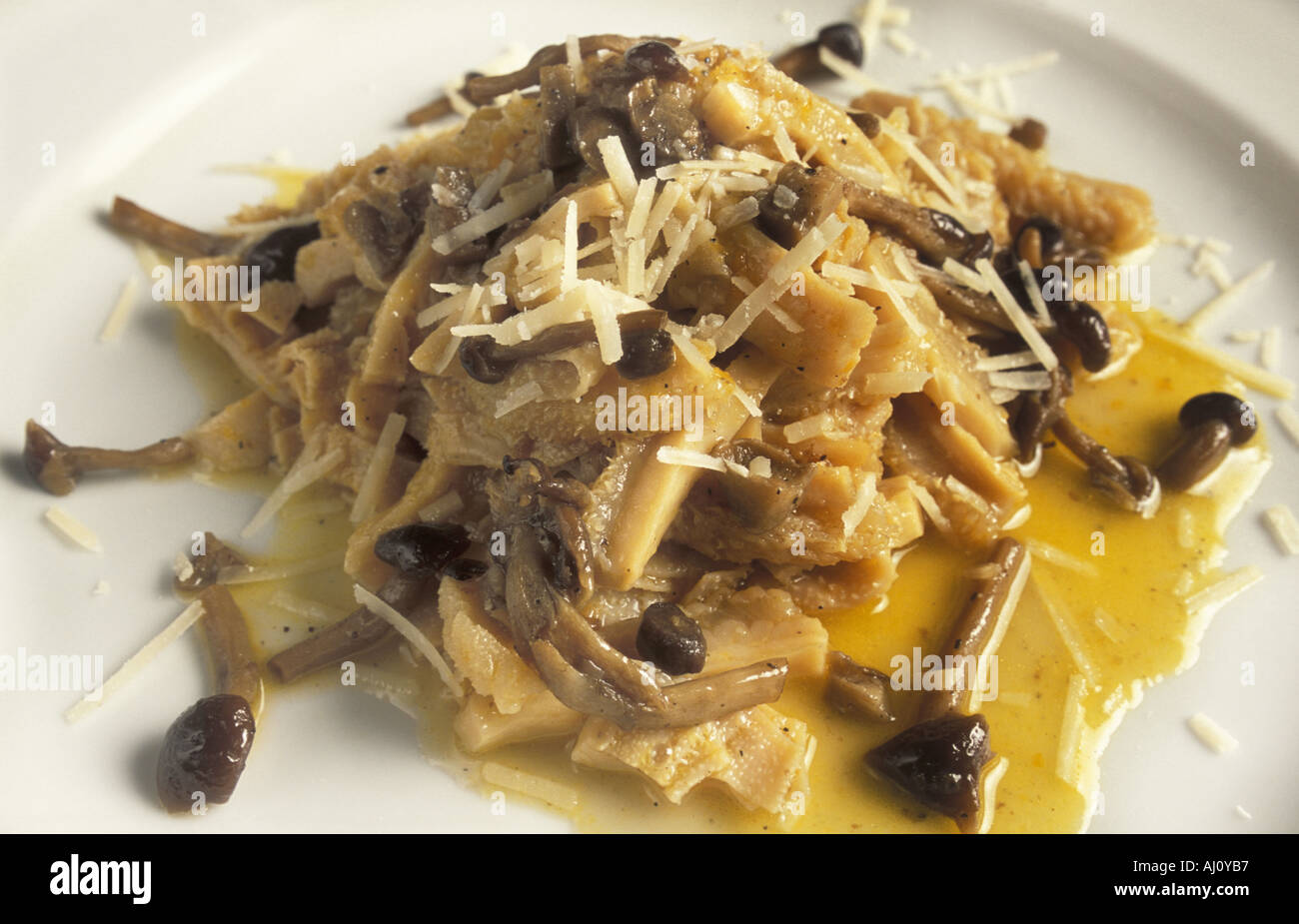 Callos con setas y queso parmesano Forlï¿½ de Emilia Romagna de Italia Foto de stock