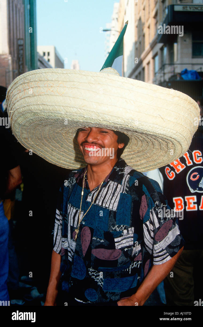 Un hombre que un sombrero mexicano Cinco de Los Angeles CA Fotografía de stock -