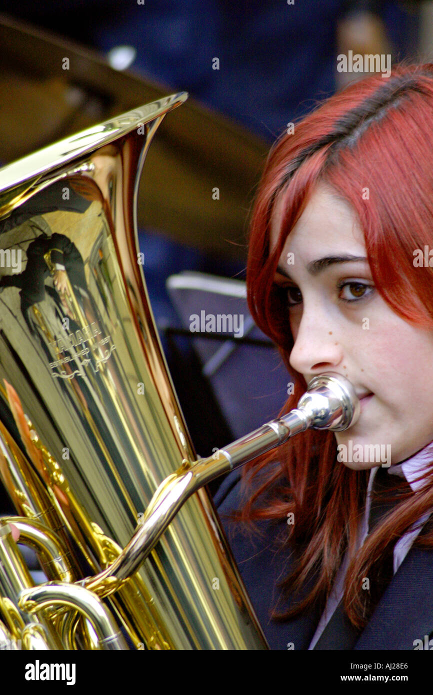 Girl playing tuba fotografías e imágenes de alta resolución Alamy