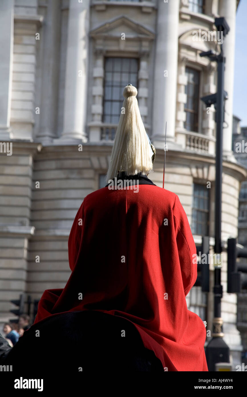 Monta guardia de turno en el Caballo protectores Whitehall Londres Inglaterra Foto de stock