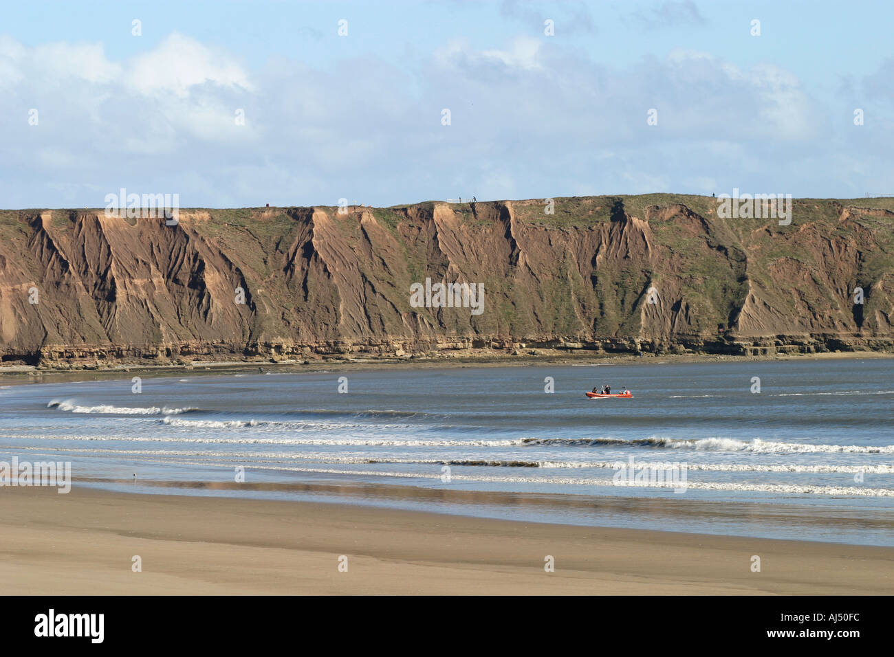 La erosión costera en Filey Brigg en la costa oriental de North Yorkshire Foto de stock