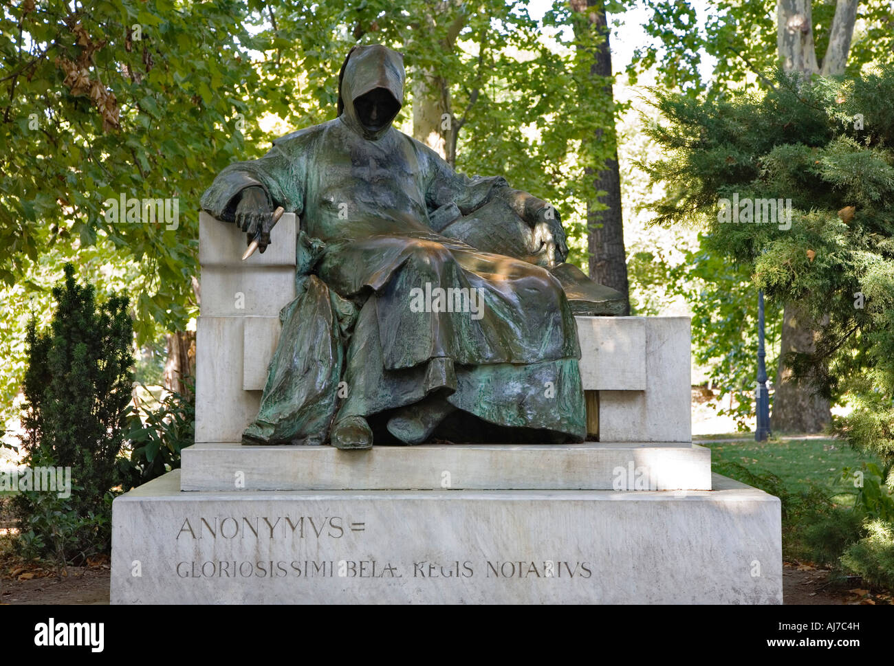 Uno de los más famosos de las estatuas de Budapest es la estatua de  anónimos, cerca de la plaza de los Héroes, Budapest, Hungría Fotografía de  stock - Alamy