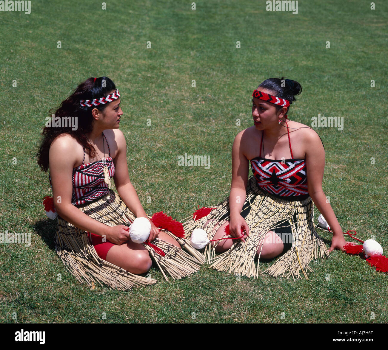 Dos niñas maoríes en traje tradicional 'Auckland Nueva Zelanda Fotografía de stock Alamy