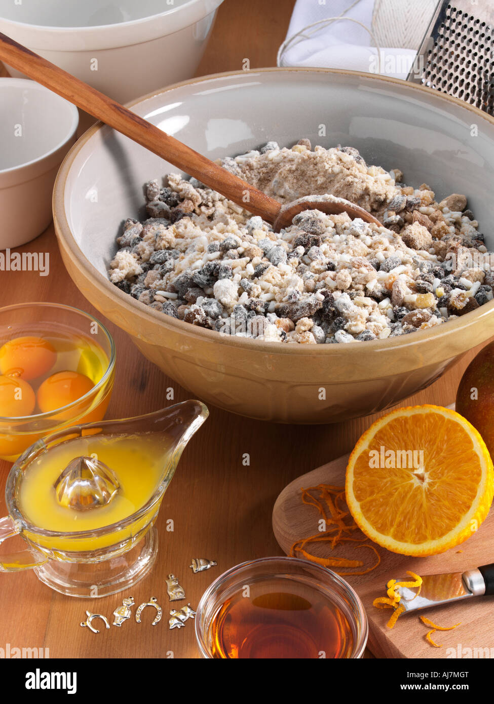 Steamed suet pudding in pudding fotografías e imágenes de alta resolución -  Alamy
